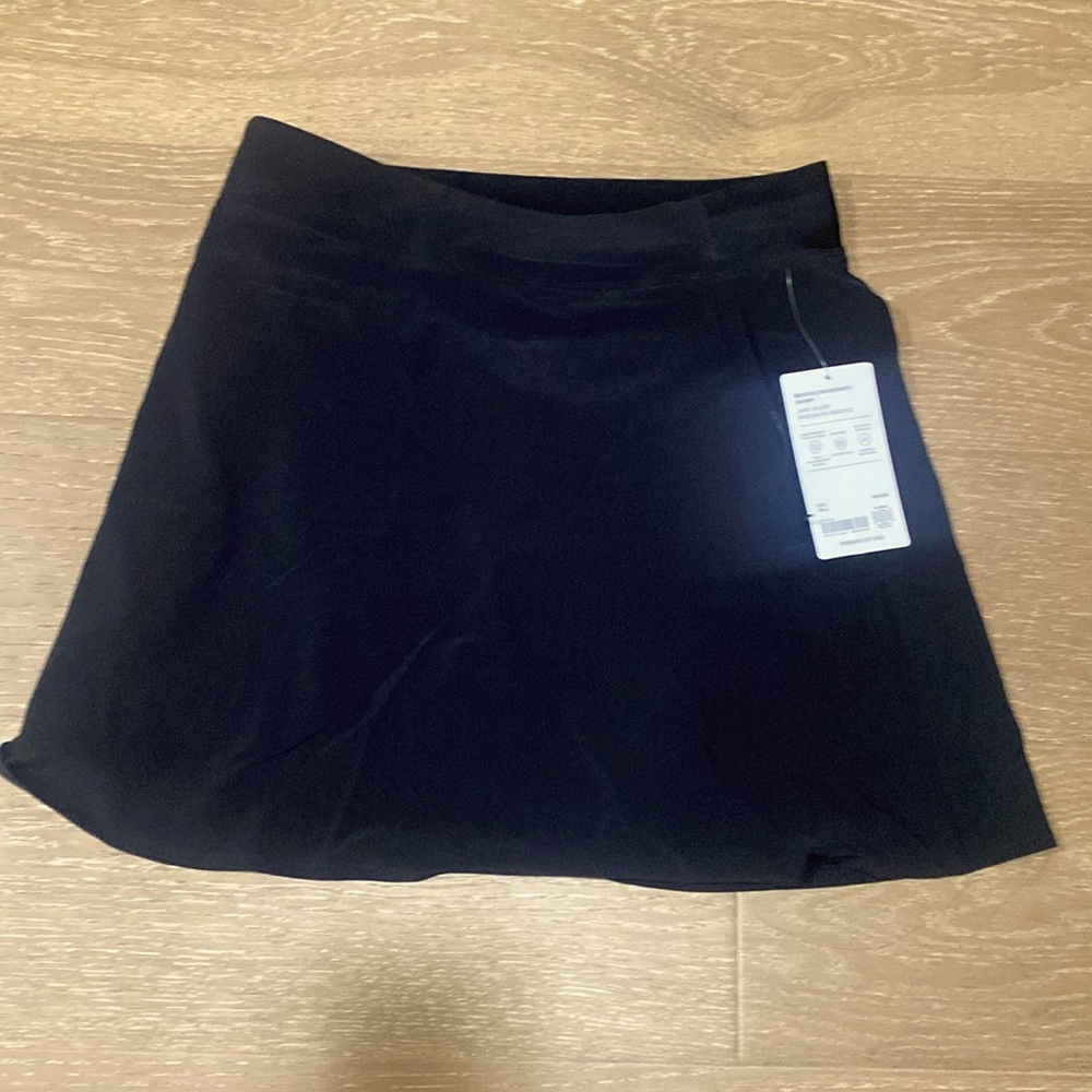 ATHLETA NWT Brooklyn heights skort, high rise size 6 black
